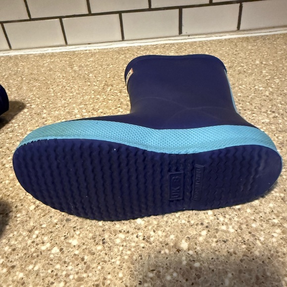 Hunter Kids Navy and Light Blue Rain Boots - Picture 4 of 9